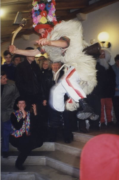 Brgujski zvončari preskače stepenice